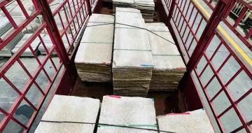 营口 黄金麻花岗岩荔枝面，光面毛板装车完成