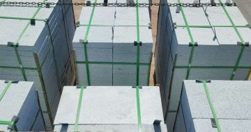 营口 芝麻白花岗岩5公分地铺石 花岗岩厂家工厂装车日常