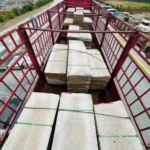 营口 黄金麻花岗岩荔枝面，光面毛板装车完成