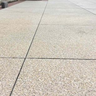 营口 黄金麻花岗岩石板材荔枝面地面铺装效果