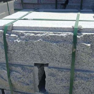 营口 芝麻白花岗岩自然面成品