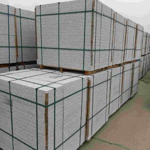 营口 白麻花岗岩石材荔枝面地铺石（300*600*50）