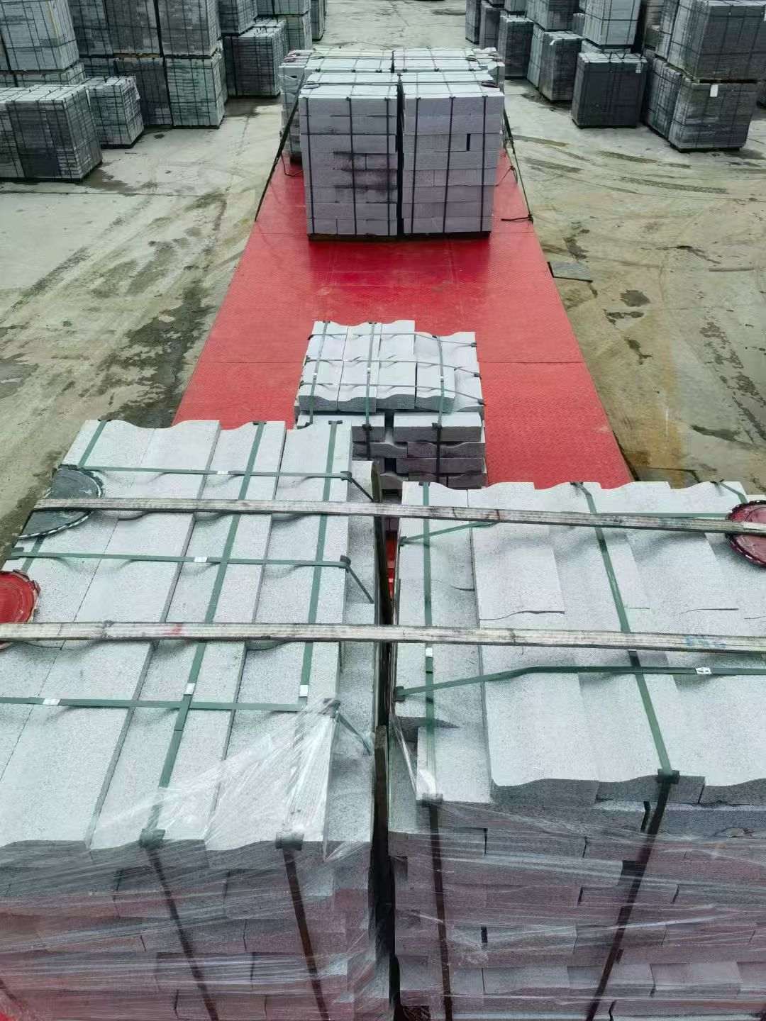 营口 芝麻白仿形加直形路沿石出货日常