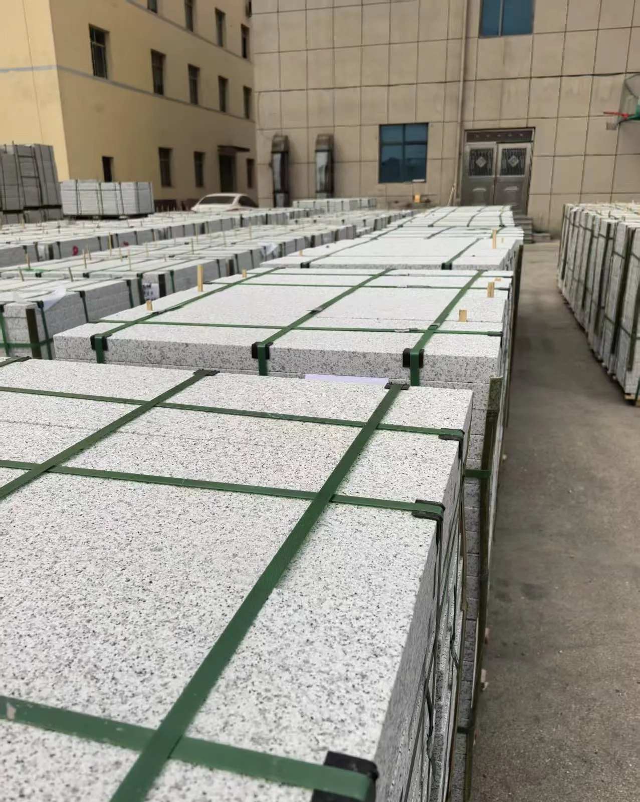 营口 白麻花岗岩5.0公分荔枝面地铺石