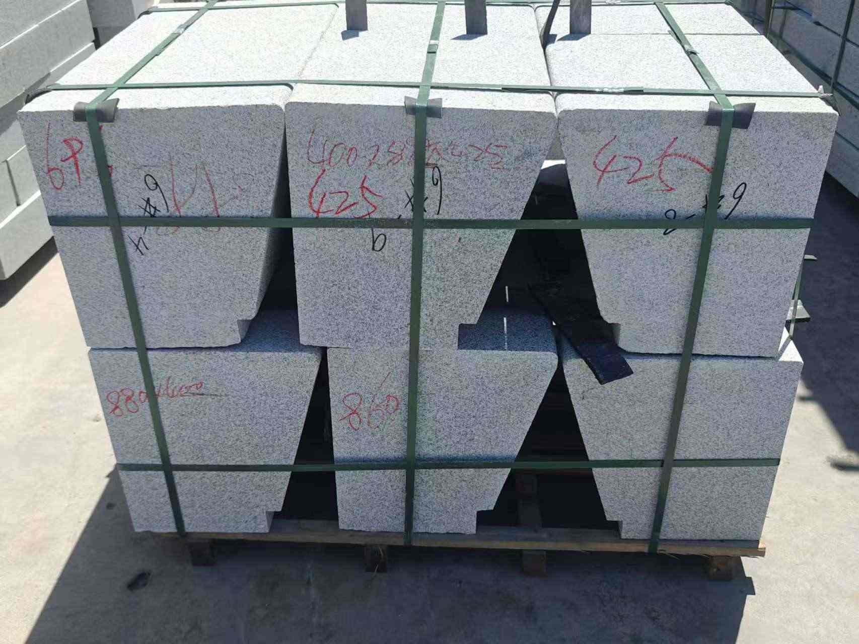 营口 芝麻白异形坐凳，石凳