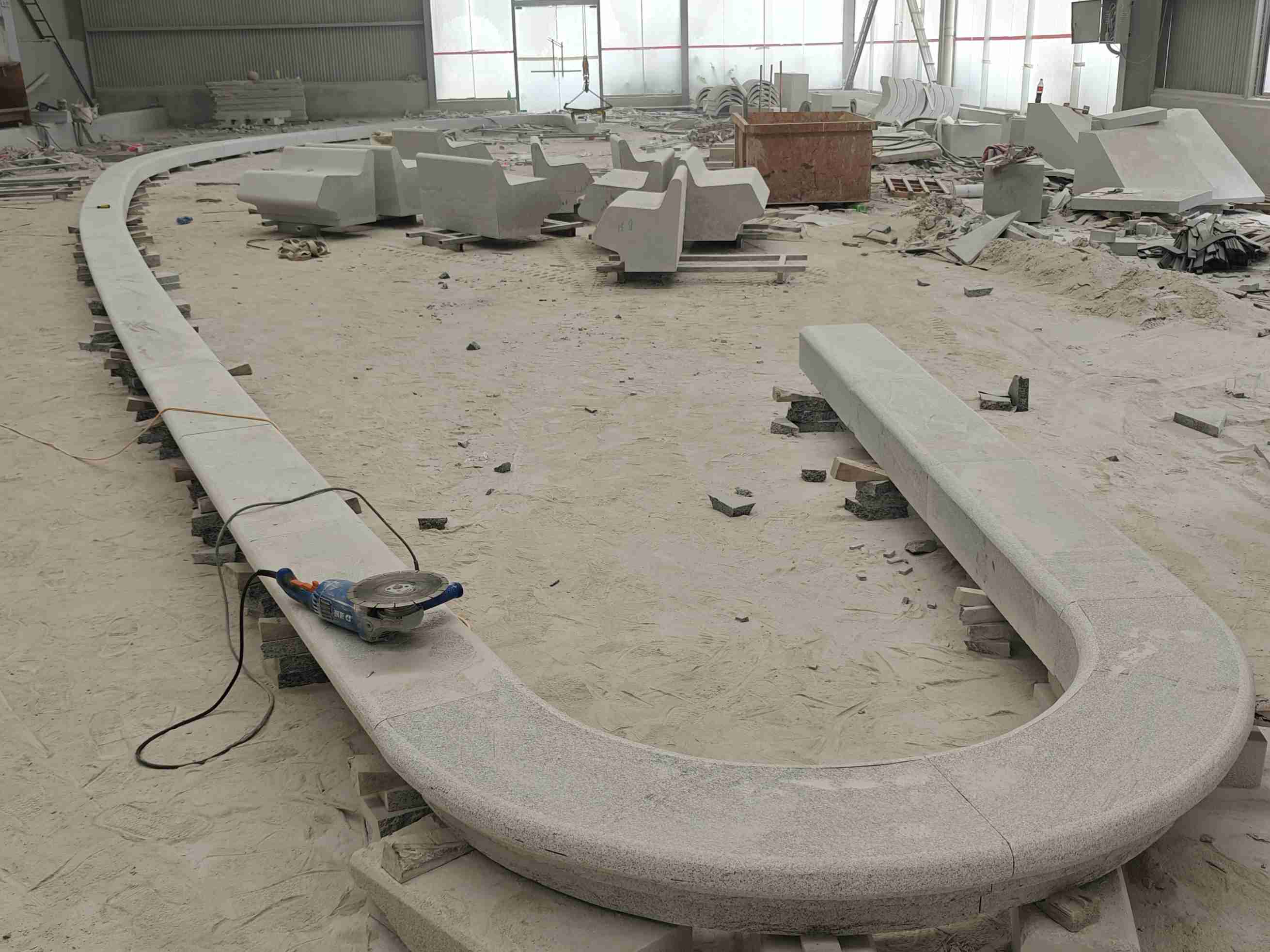 营口 芝麻白花岗岩弧形花坛石，坐凳石