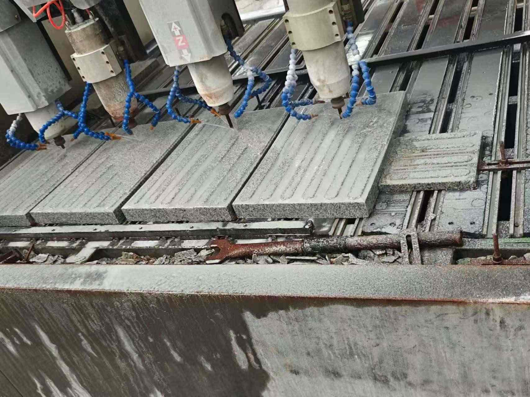 营口 芝麻白花岗岩荔枝面盲道雕刻