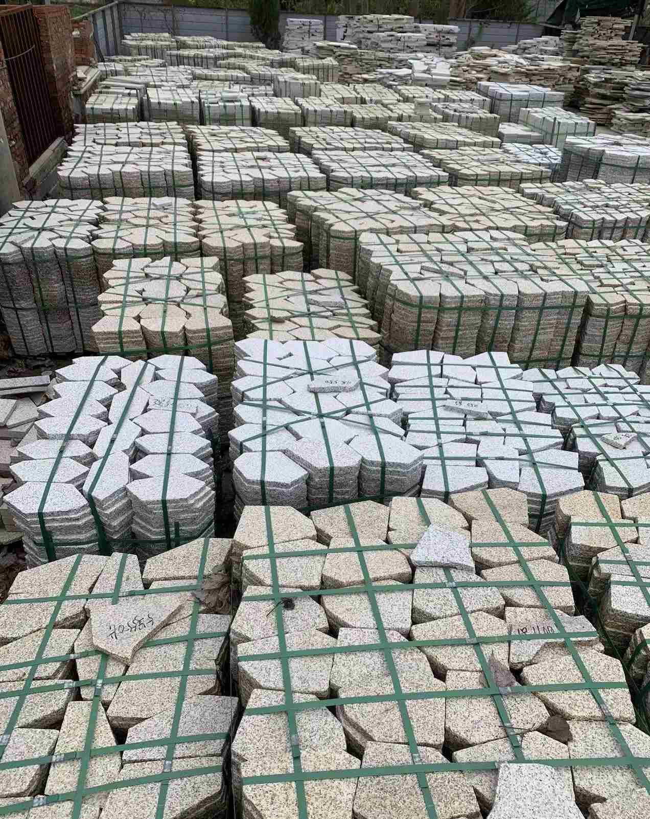 营口 黄金麻白麻花岗岩荔枝面地铺石(冰裂纹)