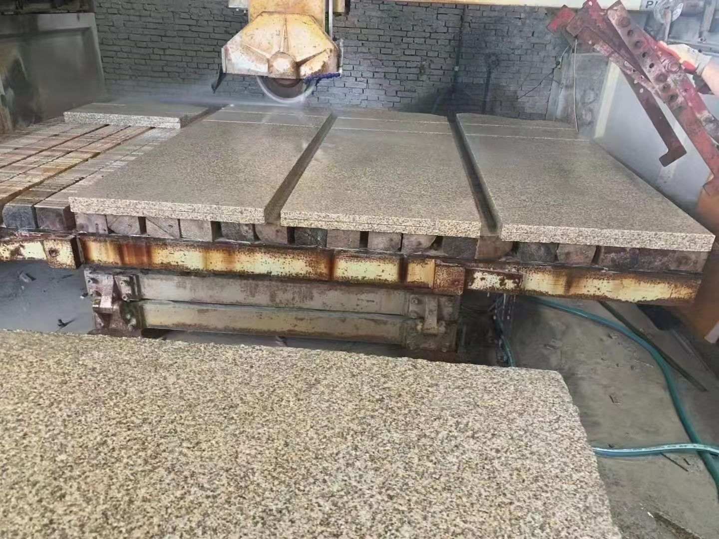 营口 黄金麻荔枝面成品板加工