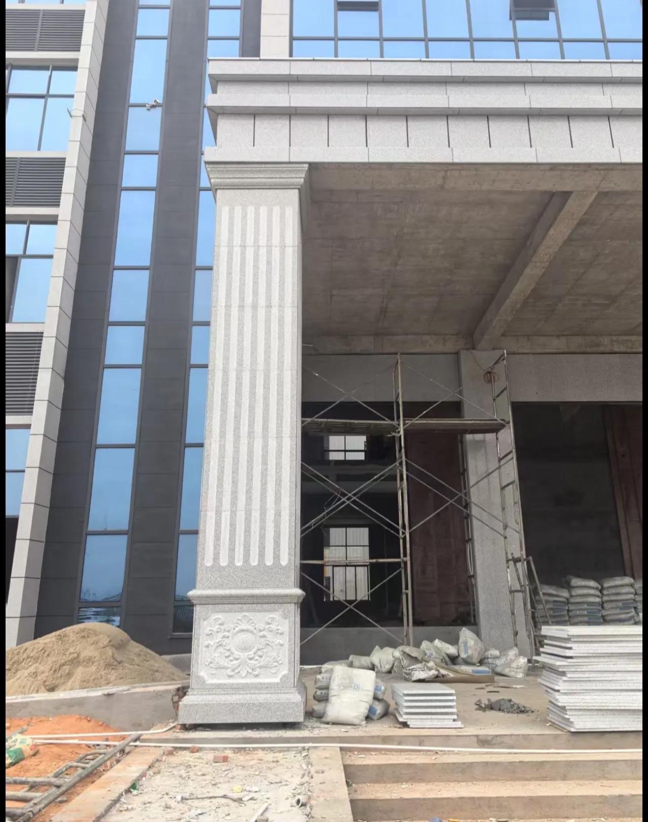 营口 芝麻白光面花岗岩门楼大柱（罗马柱）配雕花底座