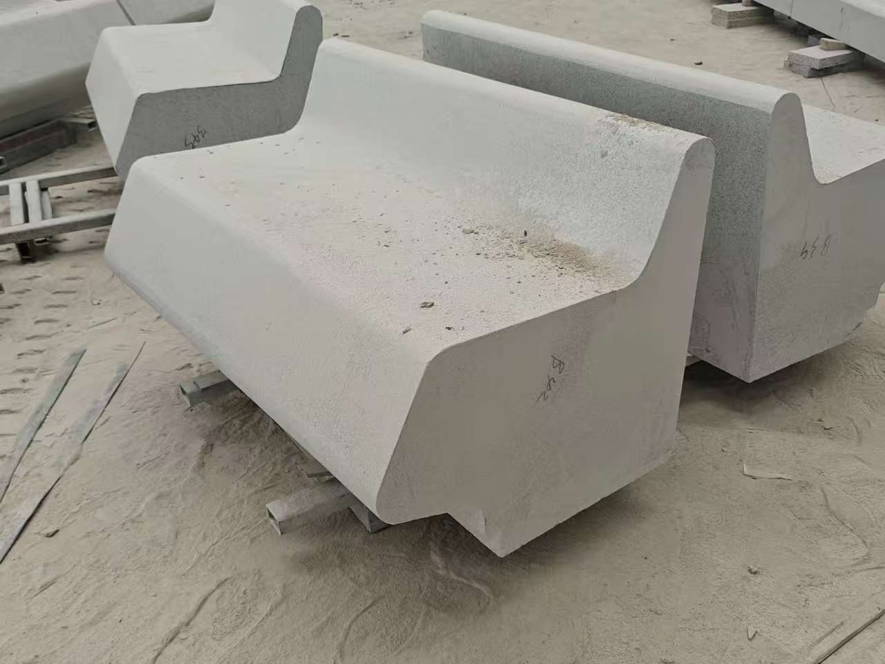 营口 芝麻白花岗岩异形坐凳，石凳