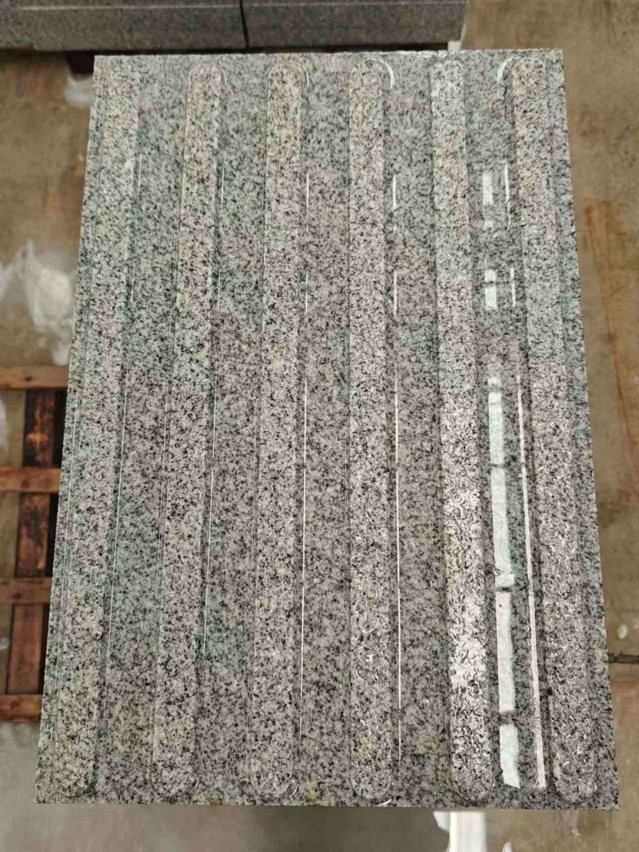 营口 芝麻白花岗岩荔枝面雕刻盲道，盲条