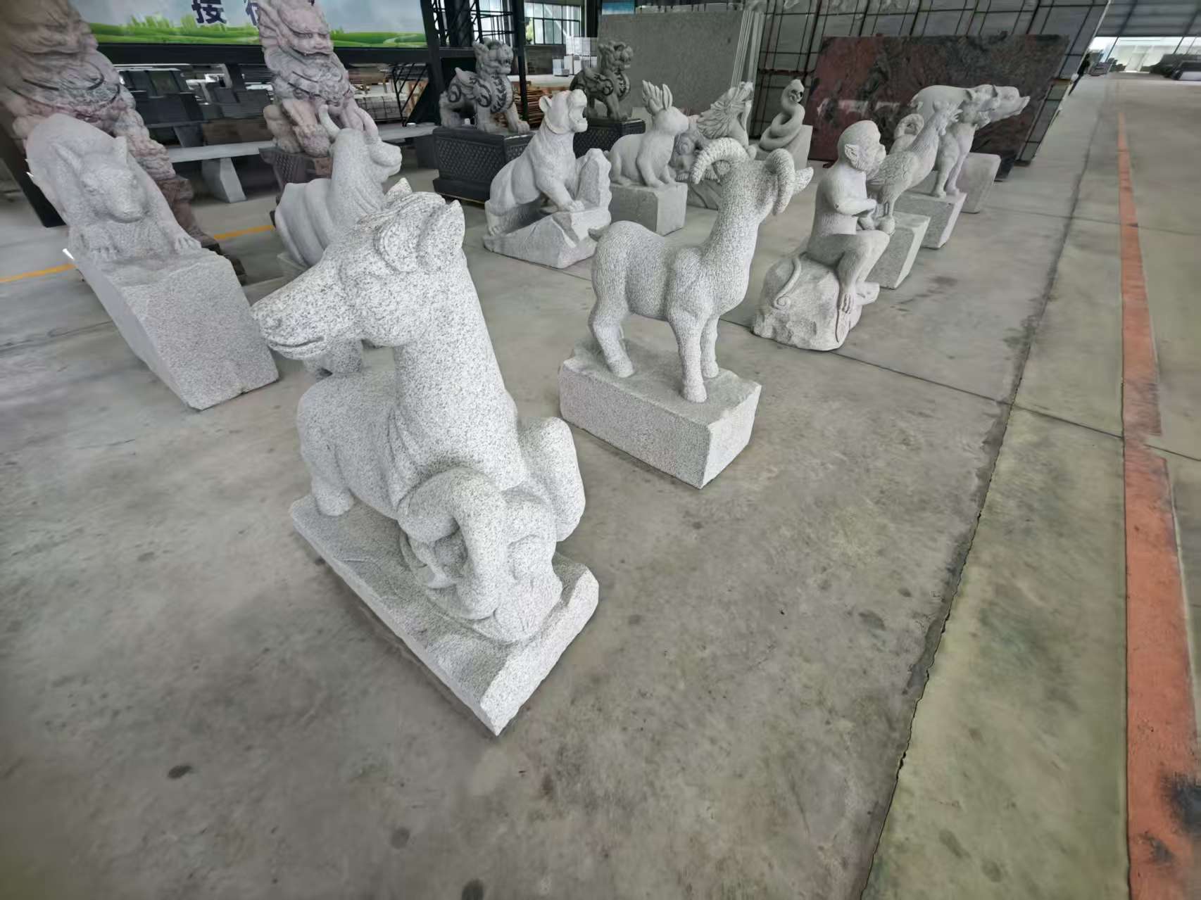 营口 芝麻白花岗岩造型立体雕刻——十二生肖