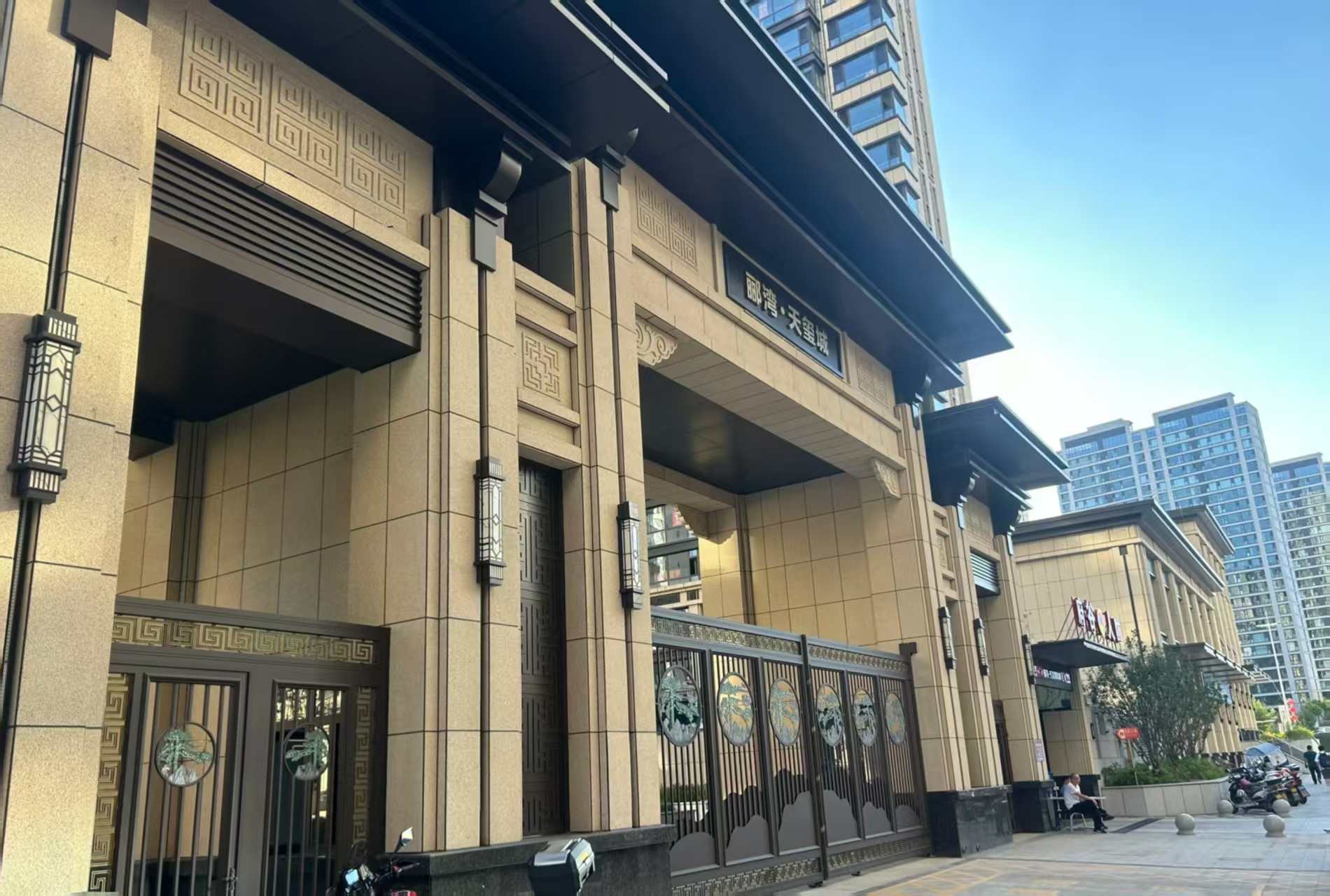 营口 黄金麻花岗岩荔枝面小区门楼外墙干挂