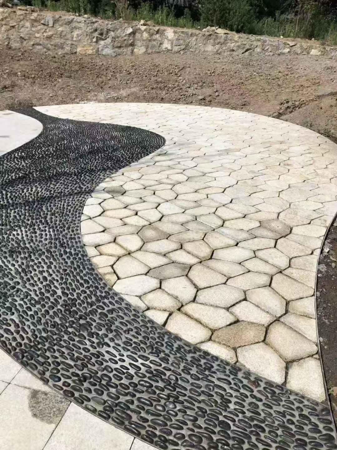 营口 黄金麻冰裂纹地铺石工地铺装案例