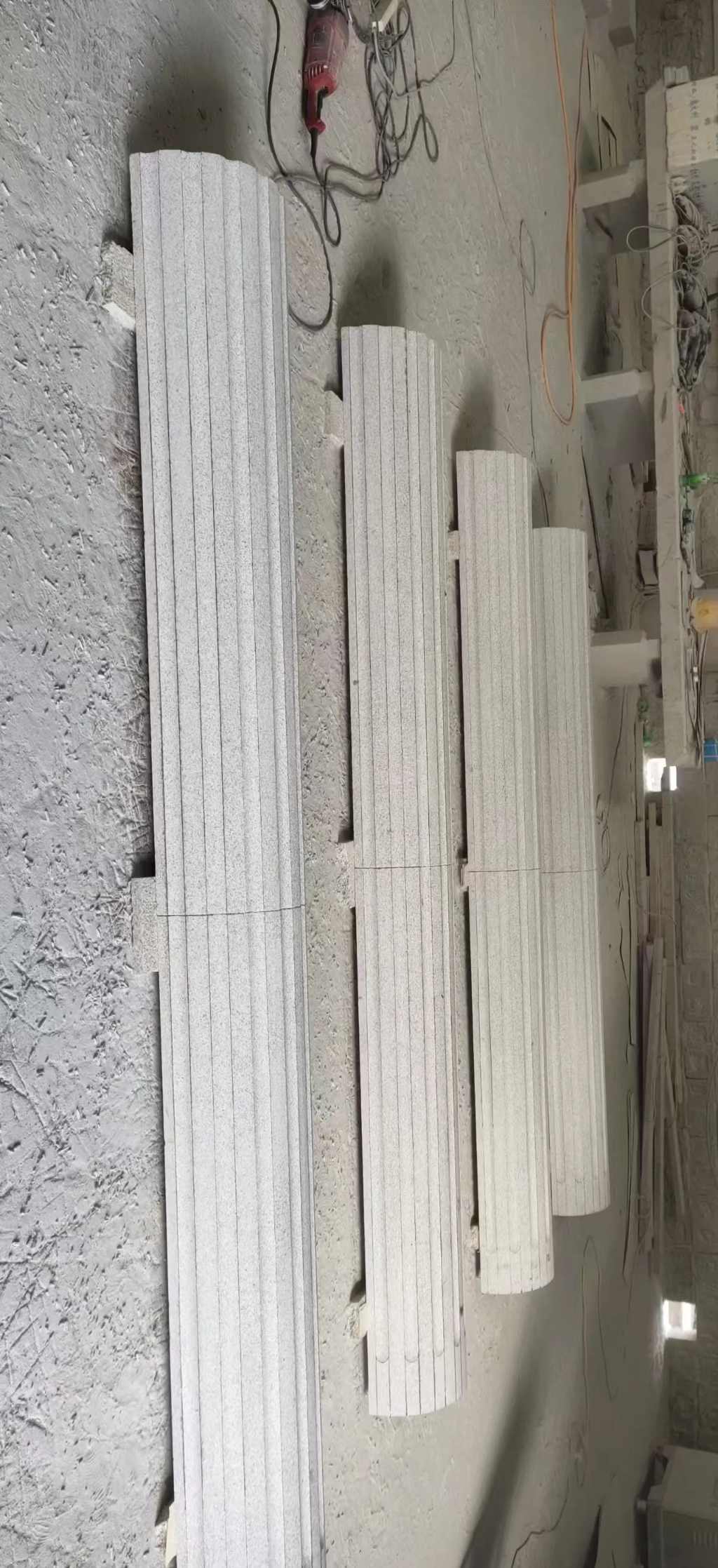 营口 花岗岩厂家带你看白麻花岗岩门楼大柱柱皮