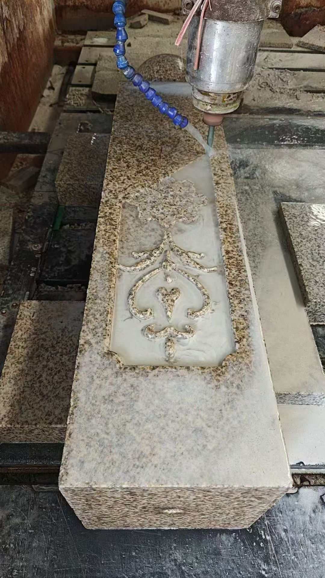 营口 黄金麻花岗岩异形加工雕刻栏杆大柱