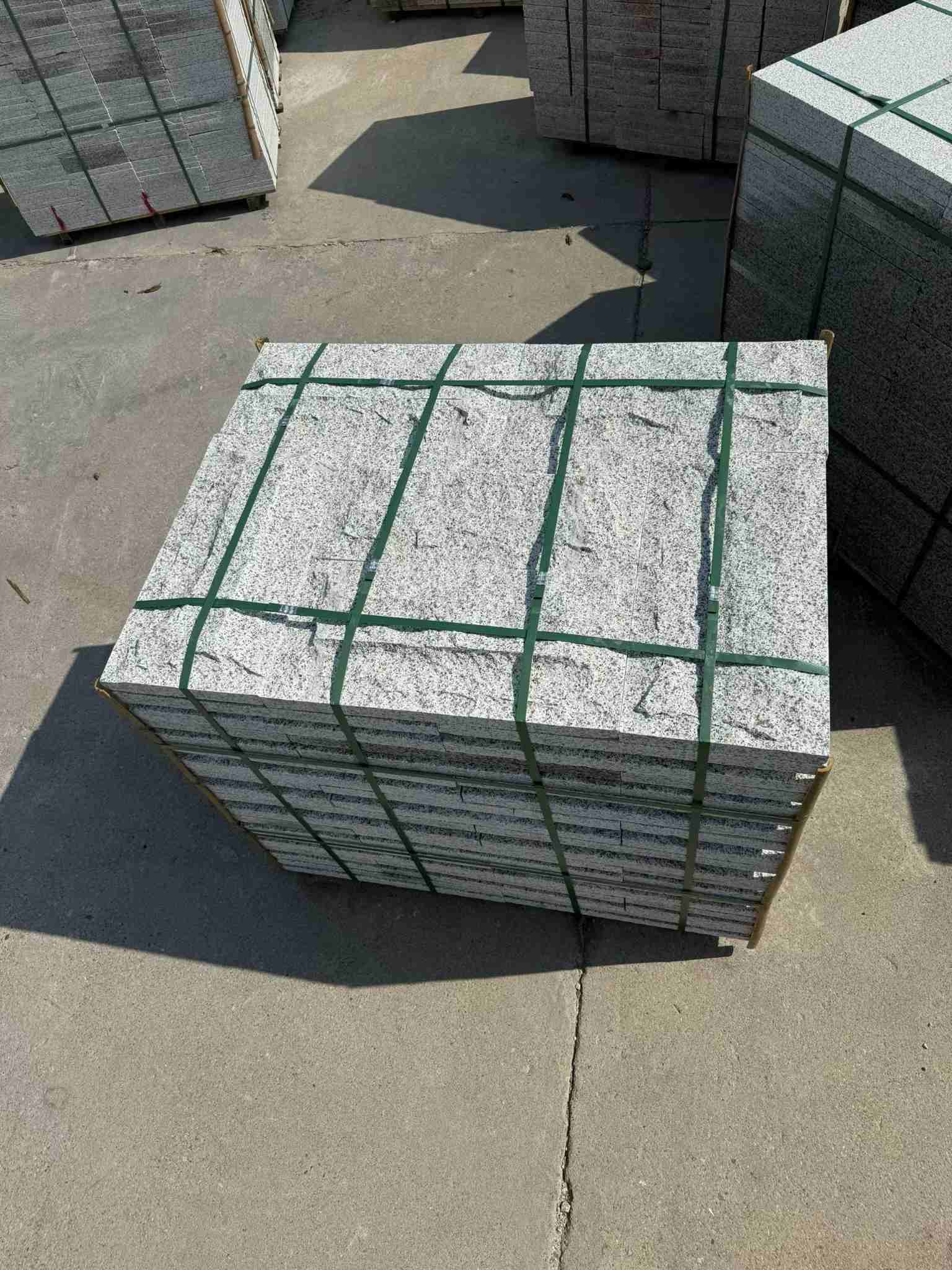 营口 白麻花岗岩石材自然面蘑菇石成品