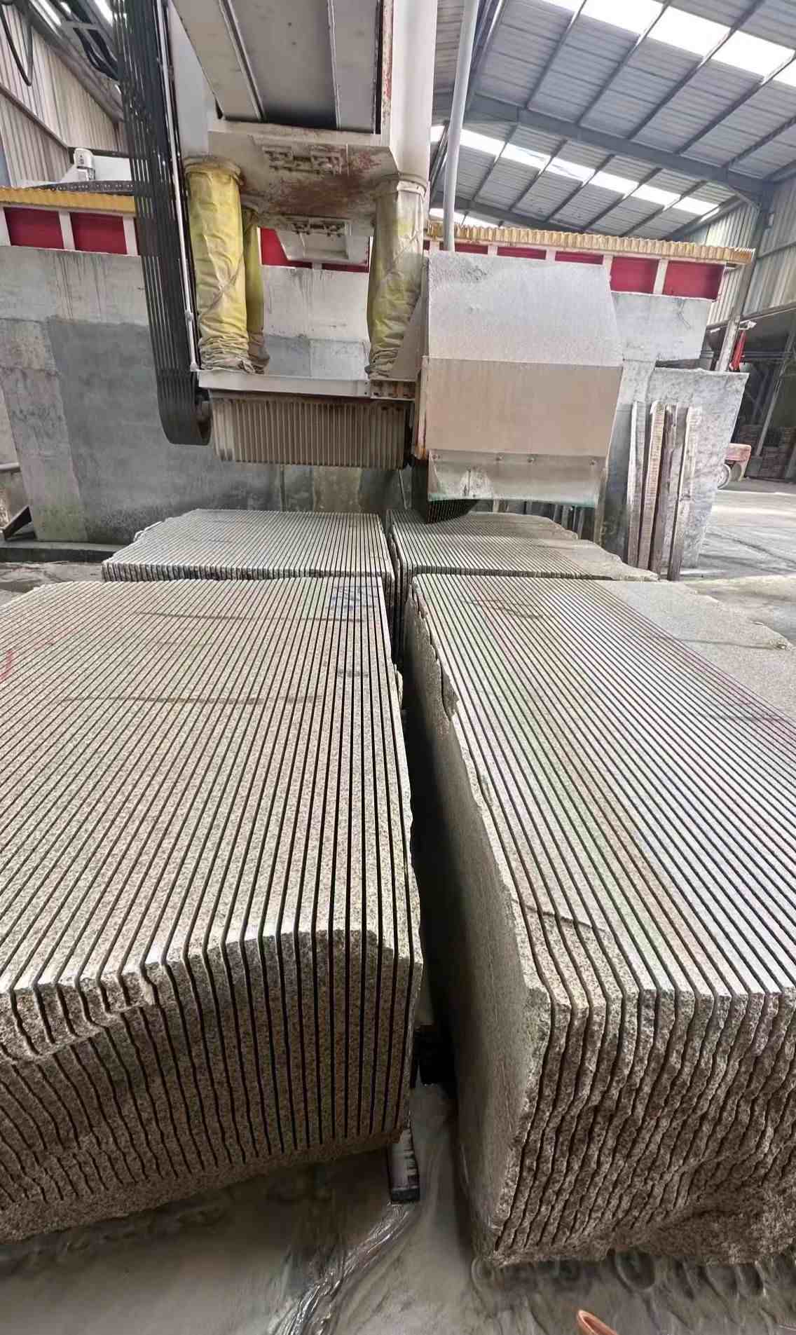 营口 车间生产日常，黄金麻白麻花岗岩