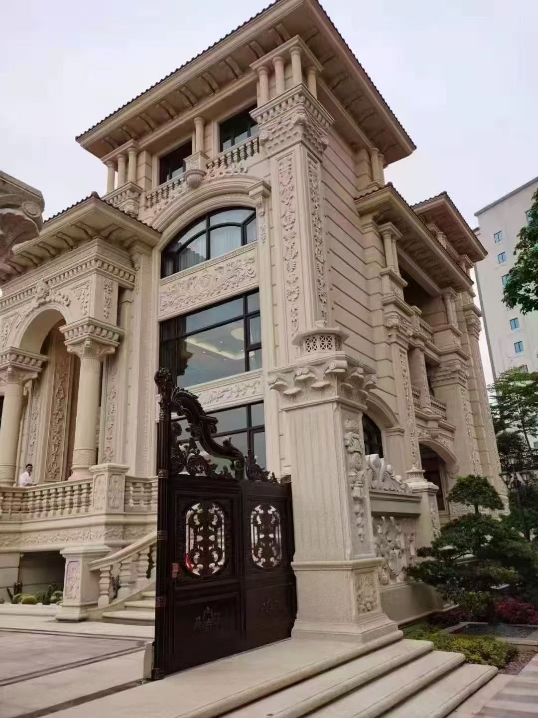 营口 黄金麻花岗岩别墅外墙干挂效果展示