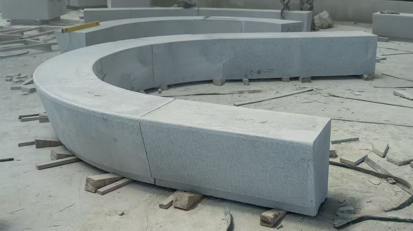 营口 芝麻白花岗岩光面弧形坐凳